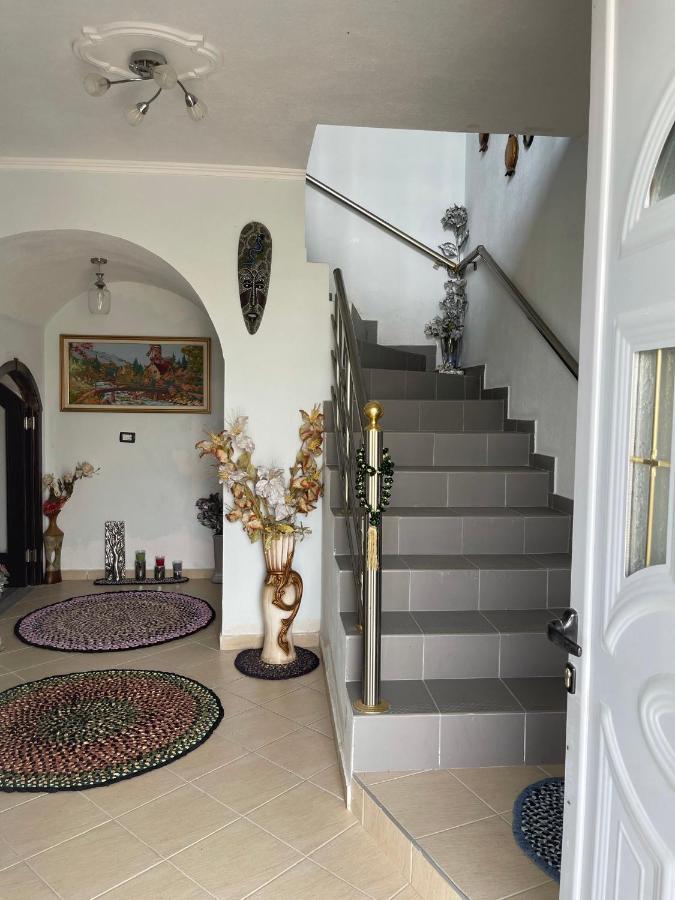 Leka Guesthouse Gjirokastër Dış mekan fotoğraf