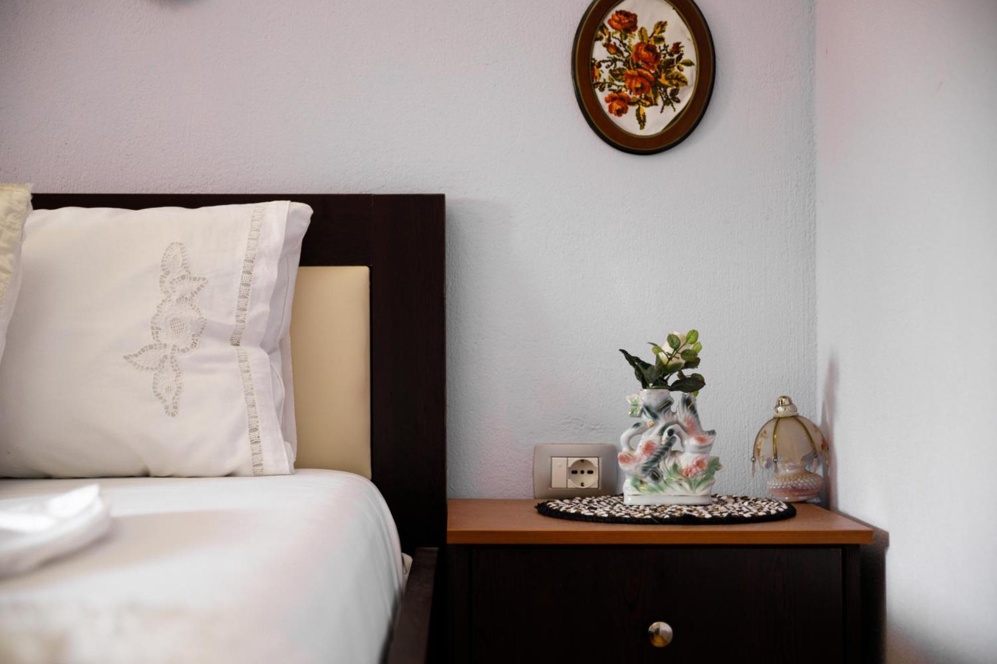 Leka Guesthouse Gjirokastër Dış mekan fotoğraf