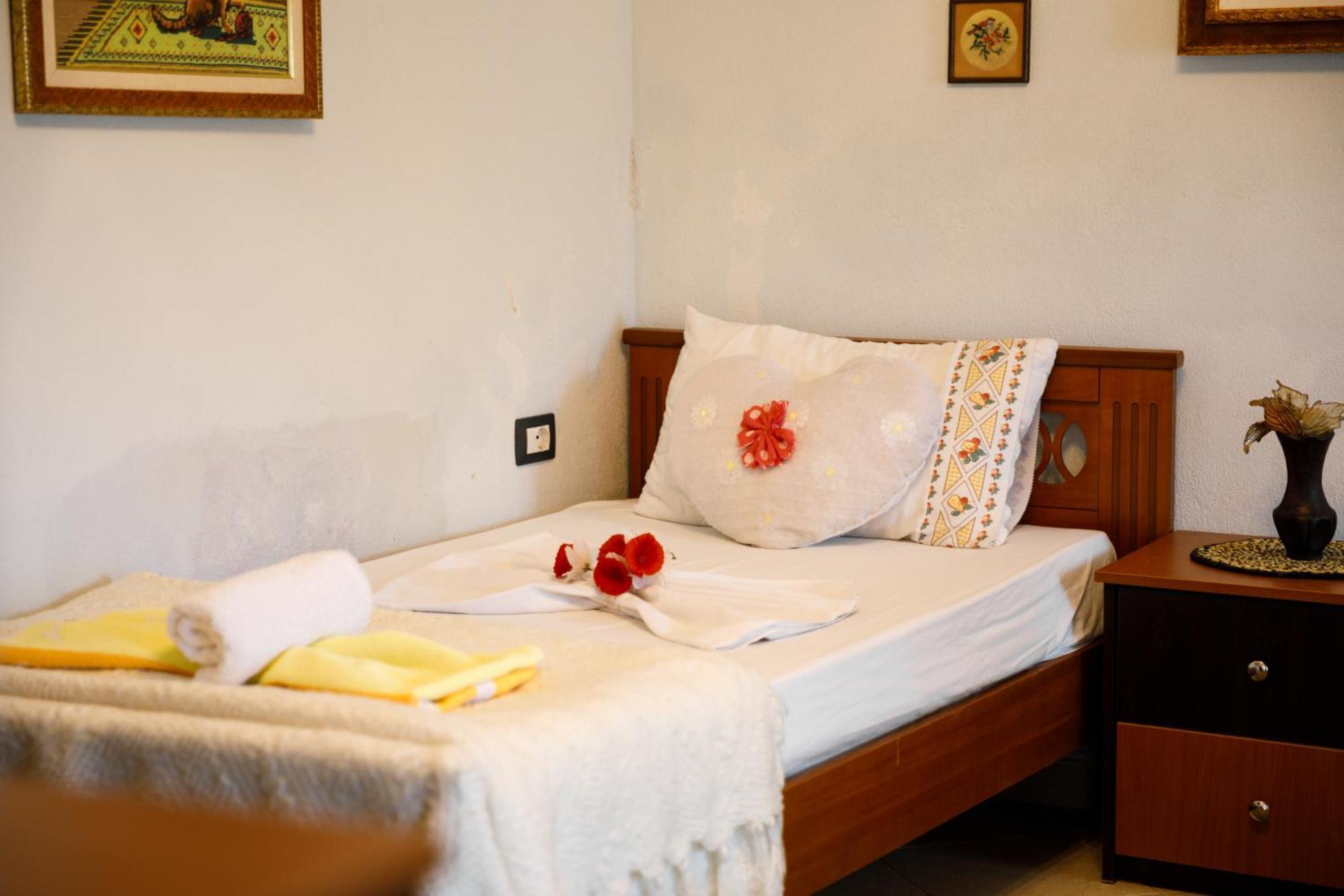 Leka Guesthouse Gjirokastër Dış mekan fotoğraf