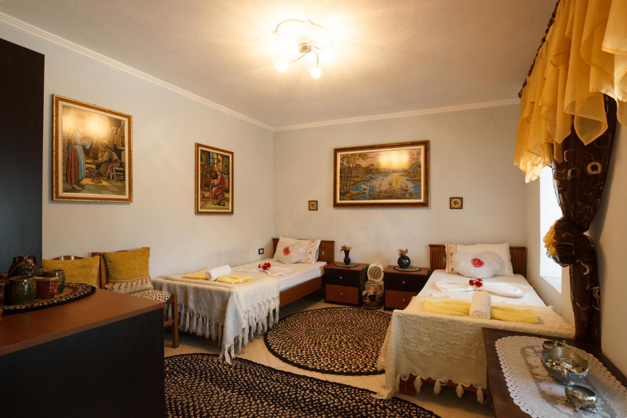 Leka Guesthouse Gjirokastër Dış mekan fotoğraf