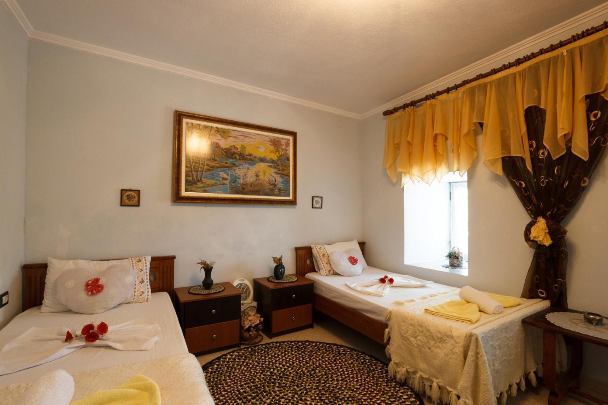 Leka Guesthouse Gjirokastër Dış mekan fotoğraf