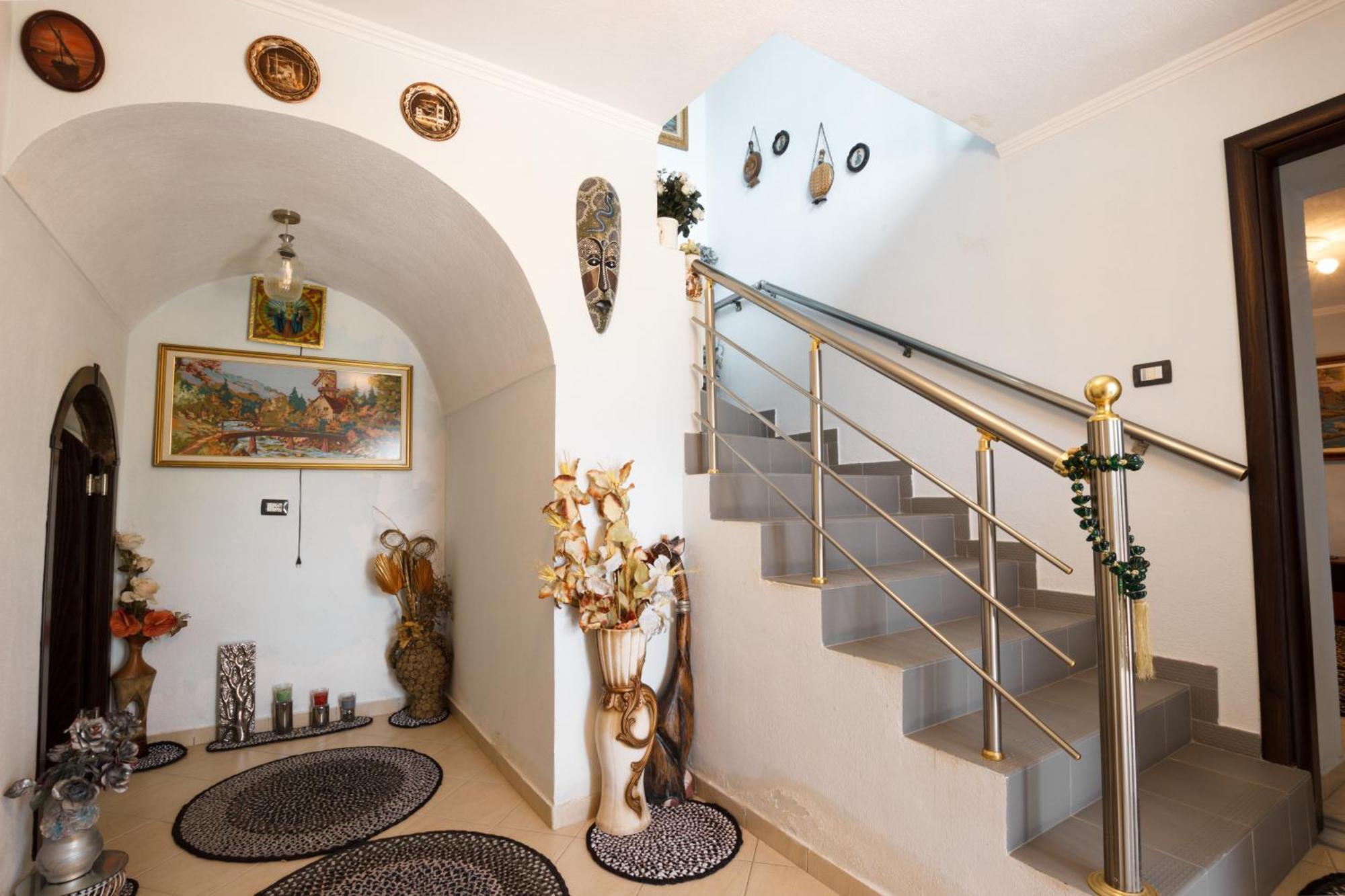 Leka Guesthouse Gjirokastër Dış mekan fotoğraf